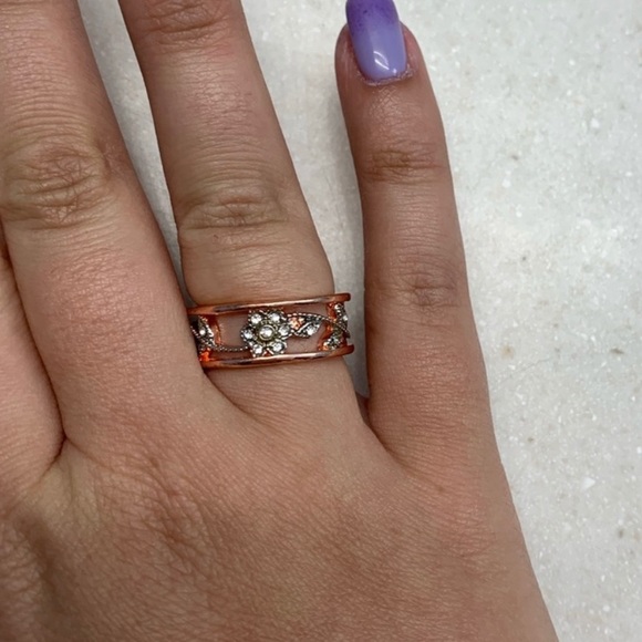 Rose Gold Floral Ring - Picture 2 of 3